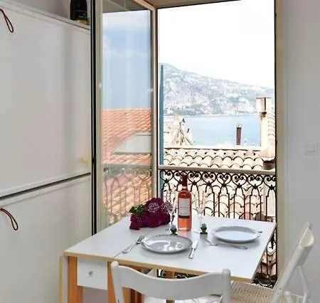Menton nella vecchia città con vista mare Exterior foto