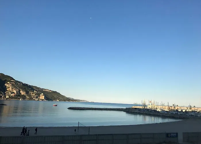 Menton Nella Vecchia Citta Con Vista Mare