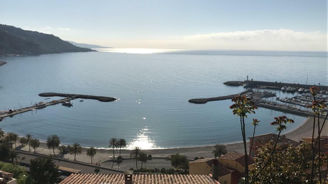 Nella Vecchia Citta Con Vista Mare *